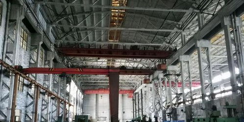 丰镇一军工厂,依山而建地址隐蔽,现成废墟杂草丛生,毫无生气